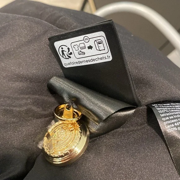 H&M Tweed Cropped Jacket Medium Black White Boucle Blazer Gold Buttons Classic - Picture 14 of 14